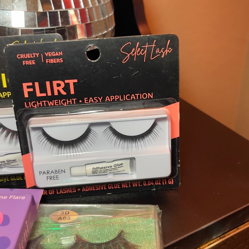 False Lashes Bundle - Picture 4 of 6
